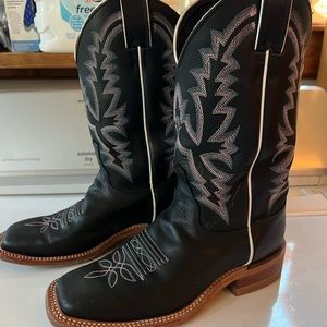 Womens Justin square toe boots - size 7B